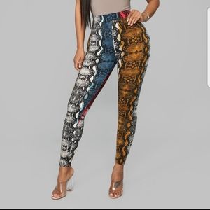COPY - Snake your way leggings